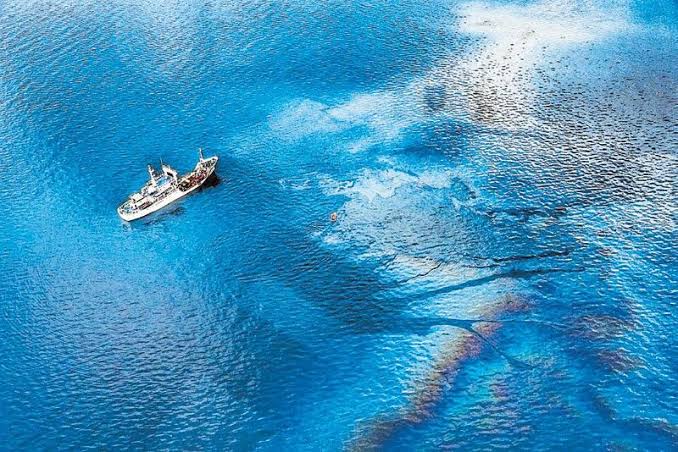 DOTr Sacks Maritime Official Over Oil Spill in Mindoro