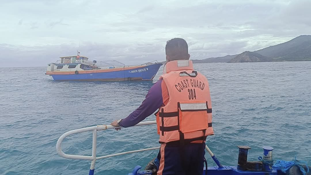 PCG Saves 11 Men in Half-Submerged Motorbanca off Mindoro