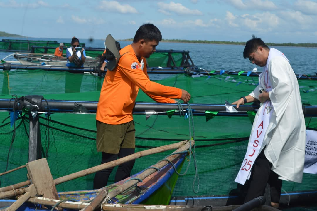 Mindoro Fishers Receive P5.8M Worth of Fish Cages, Inputs from DA-BFAR